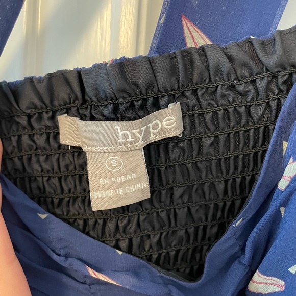 Flowy peplum halter top with asymmetrical hem - Picture 3 of 4